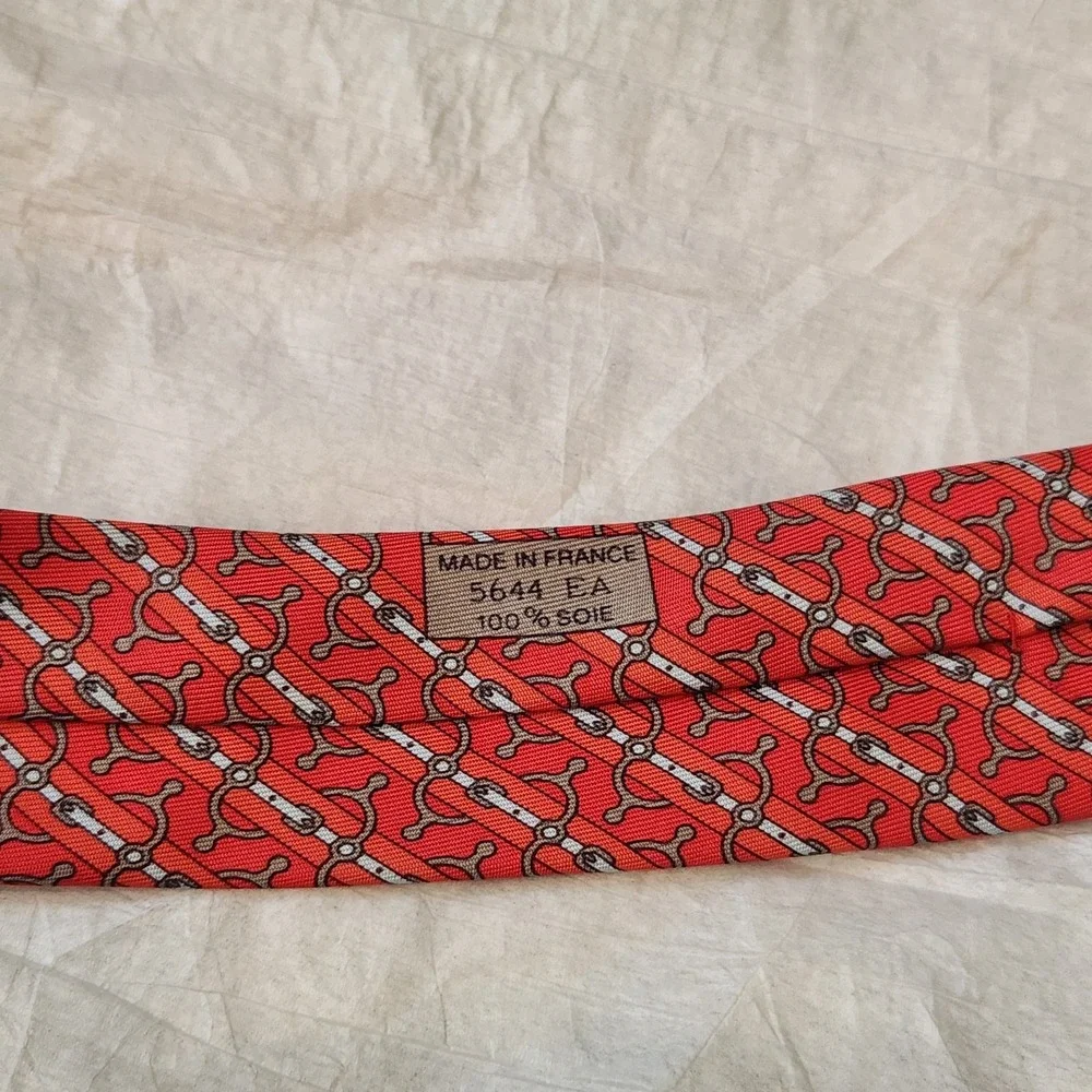 Vintage HERMÈS Paris Silk Tie Red Gold Equestrian Bit Buckle Pattern 5644 EA